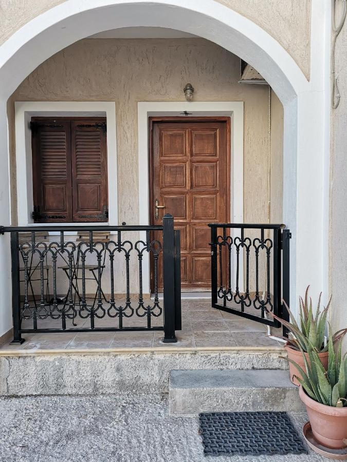 Villa Perissa Thira エクステリア 写真